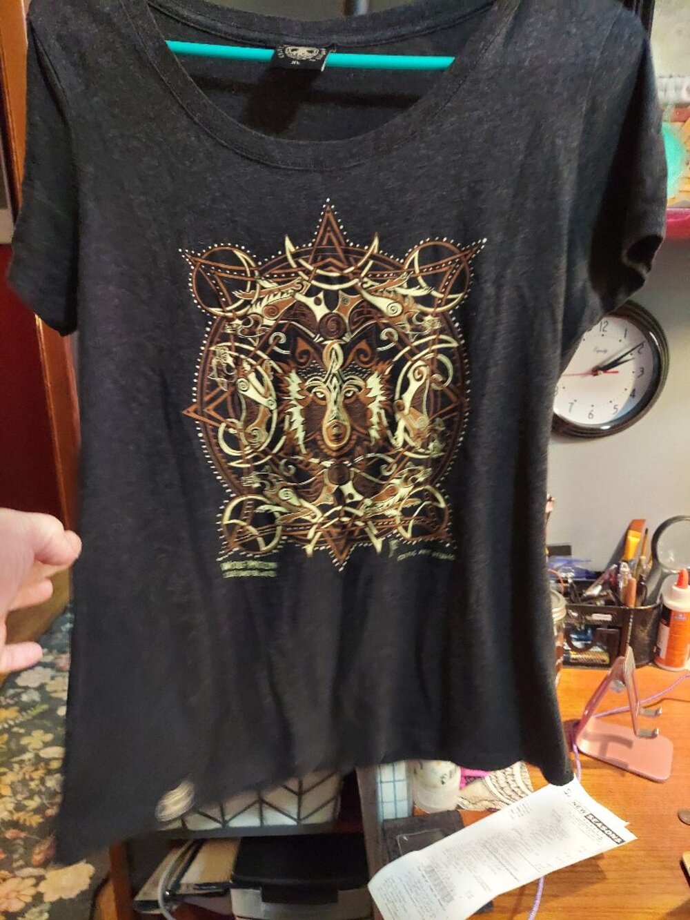 Scoop neck, short sleeve, graphic tee